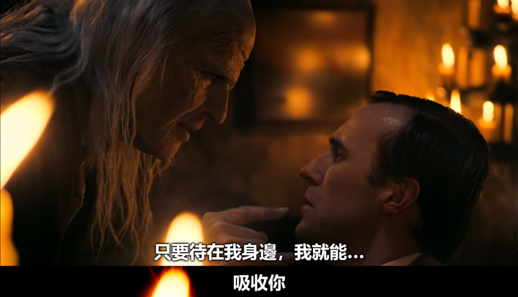律師強尼以為德古拉英文差,使用aborb(吸收)講知識的消化。但殊不知,這對用獠牙吸血以獲取記憶的德古拉來說,用詞相當精確。(Source : Netflix。)