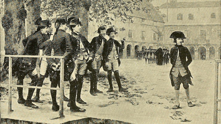 描繪拿破崙在布列納堡軍校被同學嘲笑排擠的油畫;據說拿破崙因為有濃重的科西嘉口音和不高的身高,在早期的校園生活時常被霸凌