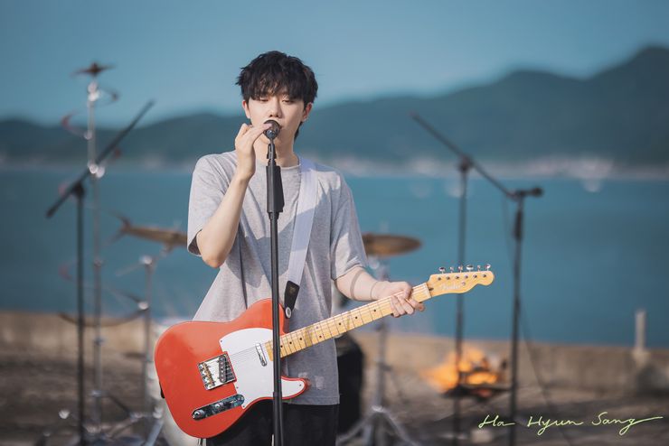 夏賢尚〈Burning Sunset〉MV 花絮照片。圖片來源:Hahyunsang Facebook