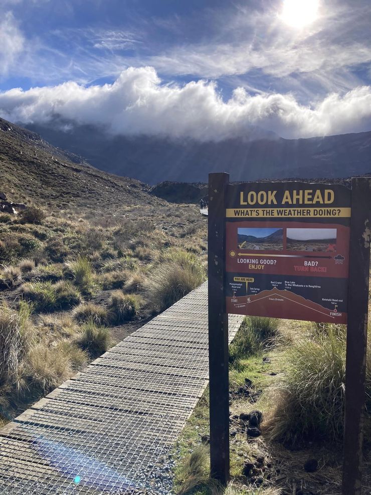 指標不斷地提醒你 不要被這個第一段給騙了 前面很難爬 XD