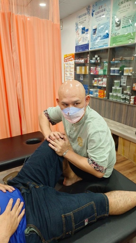 台南中醫治療膝關節疼痛分享,阿爸恢復健步如飛!健恩中醫師針灸