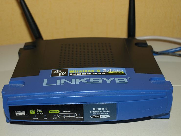 圖片來源:維基百科 - 一台正在工作中的Linksys WRT54GL無線路由器